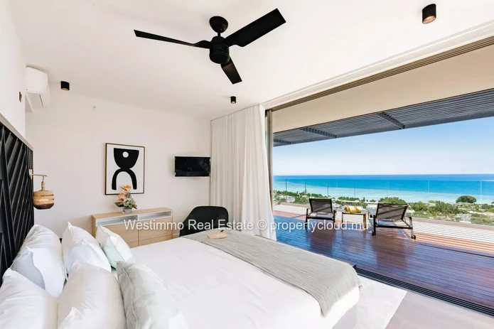 Penthouse à vendre à Rivière Noire avec 4 chambres et piscine privée de 500m²