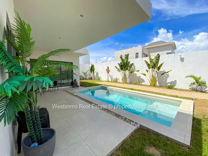 Modern villa for sale in Péreybère near the beach