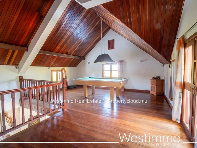 TAMARIN - Villa de 750 m2 ideal pour une famille ou projet locatif