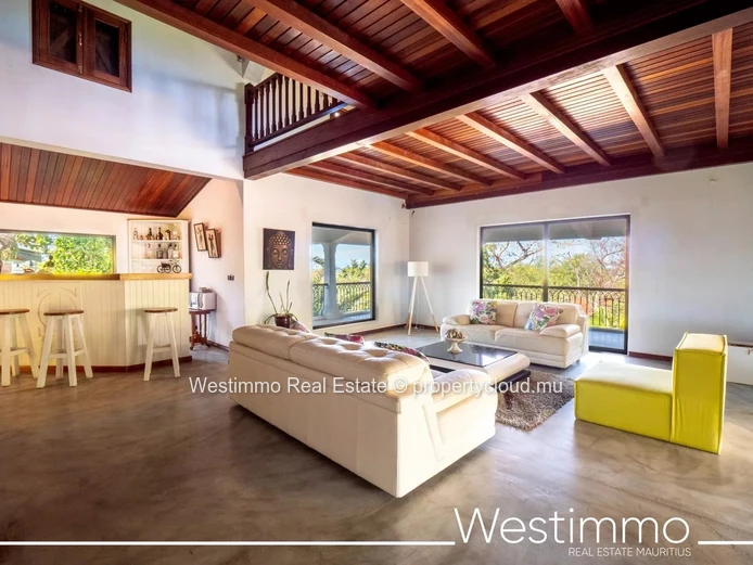 TAMARIN - Villa de 750 m2 ideal pour une famille ou projet locatif
