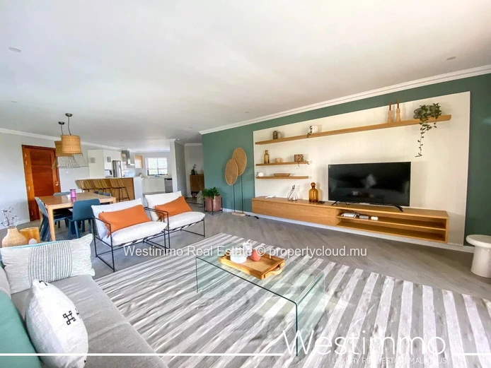 Flic en Flac - Luxurious waterfront appartment with swimming pool and lagoon views.
