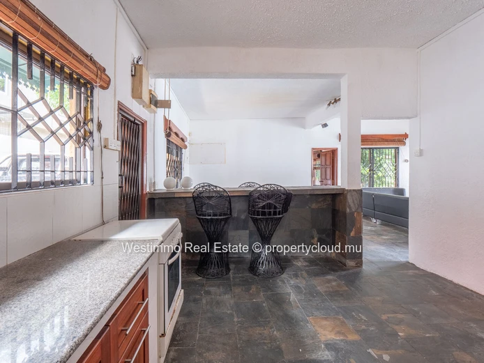 4-bedroom house to renovate near the beach in Flic en Flac
