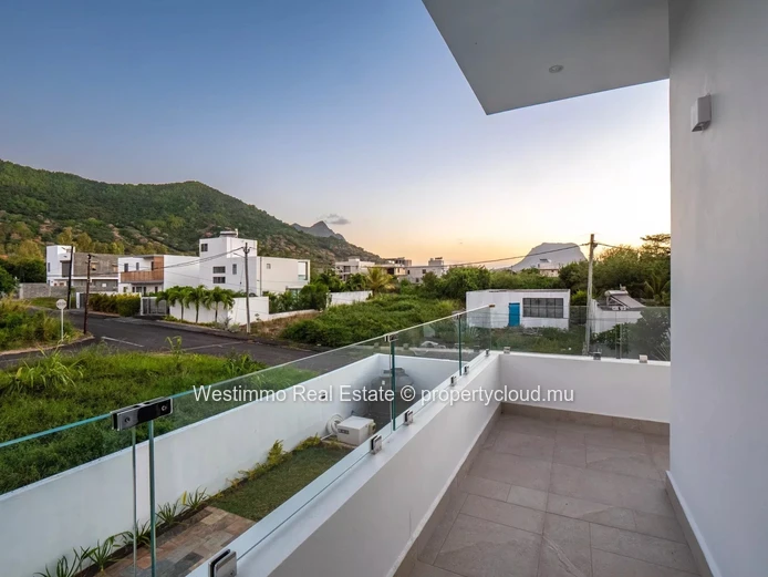 LA GAULETTE - Villa neuve et moderne de 3 chambres avec piscine