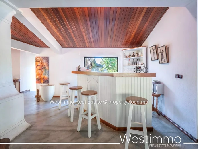 TAMARIN - Villa de 750 m2 ideal pour une famille ou projet locatif