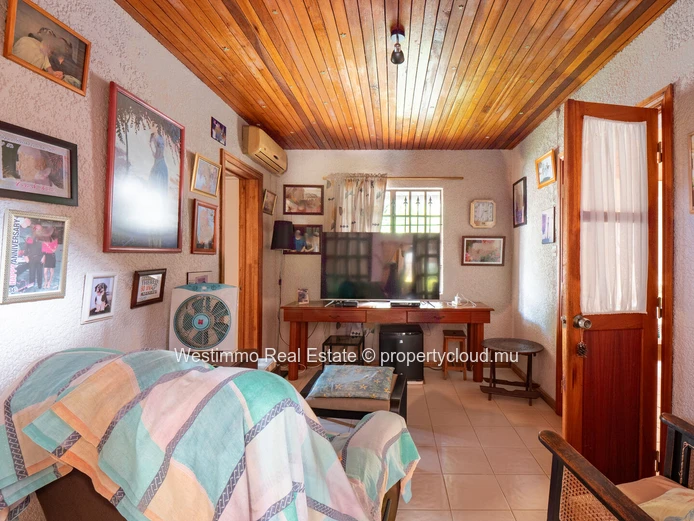 Maison familiale avec dépendance et piscine à vendre à Tamarin