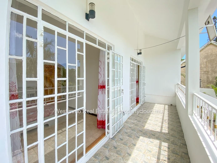 Villa meublée à louer à Péreybère avec 5 chambres et piscine privée
