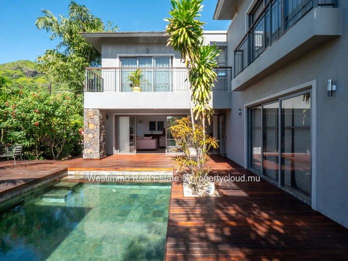 Villa 3 chambres en suite , piscine et jacuzzi