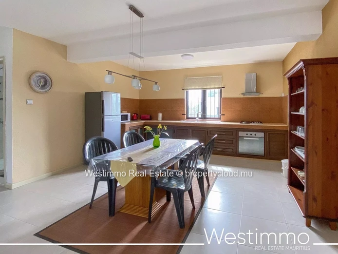 CALODYNE - Large family villa with studio, garden, pool and sea view.
