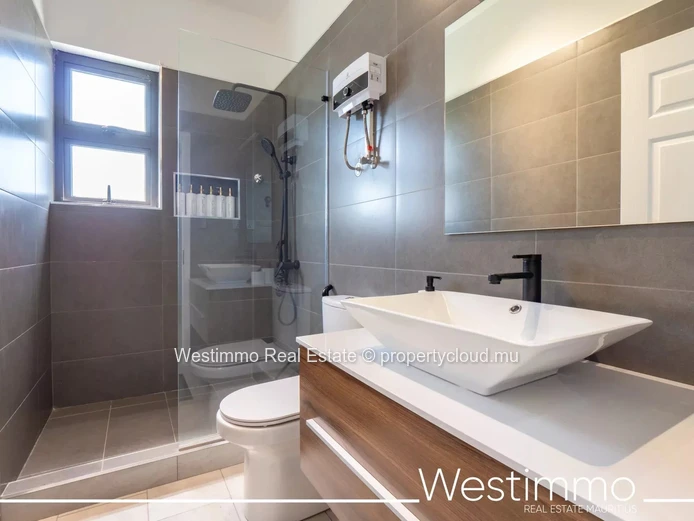 FLIC en FLAC - Appartement de 3 chambres dans une residence avec piscine à vendre