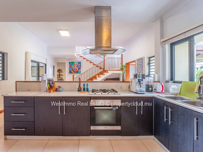 5-bedroom villa accessible to foreigners, located in a secure residence near the Gorges