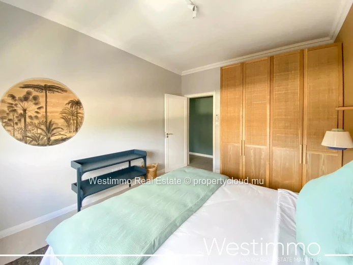 Flic en Flac - Luxurious waterfront appartment with swimming pool and lagoon views.