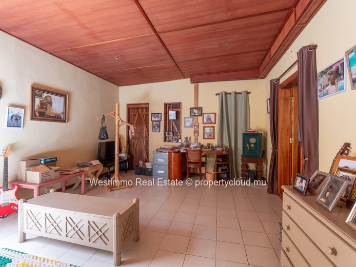 Maison familiale avec dépendance et piscine à vendre à Tamarin