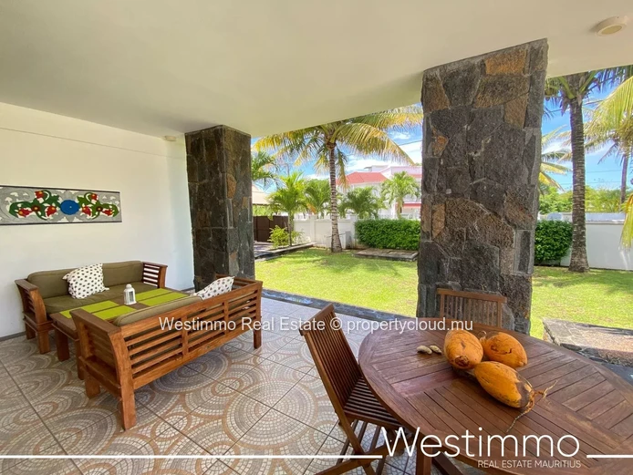 PEREYBERE - For sale magnificent villa with independent flat, large garden and swimming pool