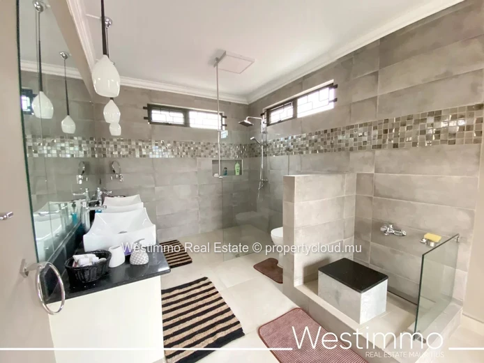 TROU AUX BICHES – For sale Magnificent, recently built contemporary villa with swimming pool and large terrace