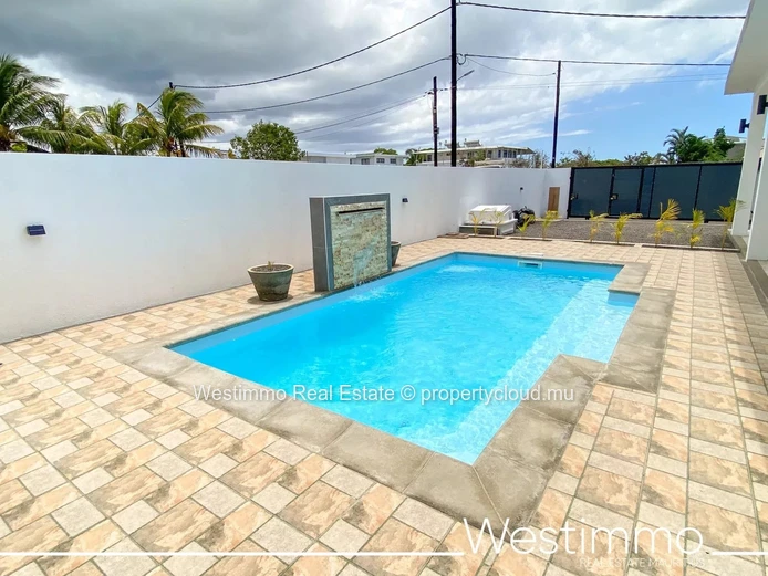 GRAND-BAIE CENTRE - Location long terme villa neuve avec piscine.