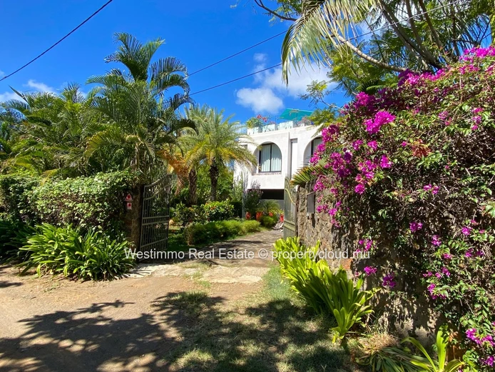 Exceptionnelle Villa d'architecte style Ryad de 450 m² avec piscine et vue mer