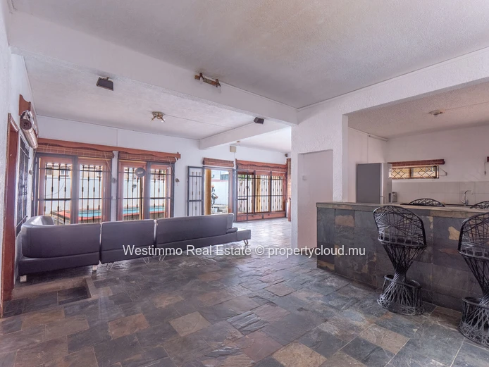4-bedroom house to renovate near the beach in Flic en Flac