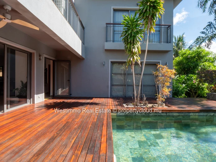 Villa 3 chambres en suite , piscine et jacuzzi