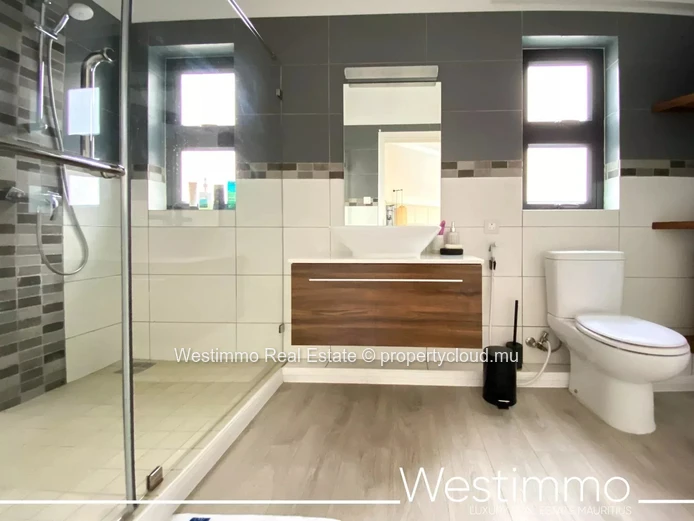 Flic en Flac - Luxurious waterfront appartment with swimming pool and lagoon views.