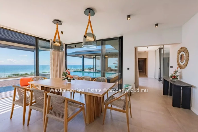 Penthouse à vendre à Rivière Noire avec 4 chambres et piscine privée de 500m²