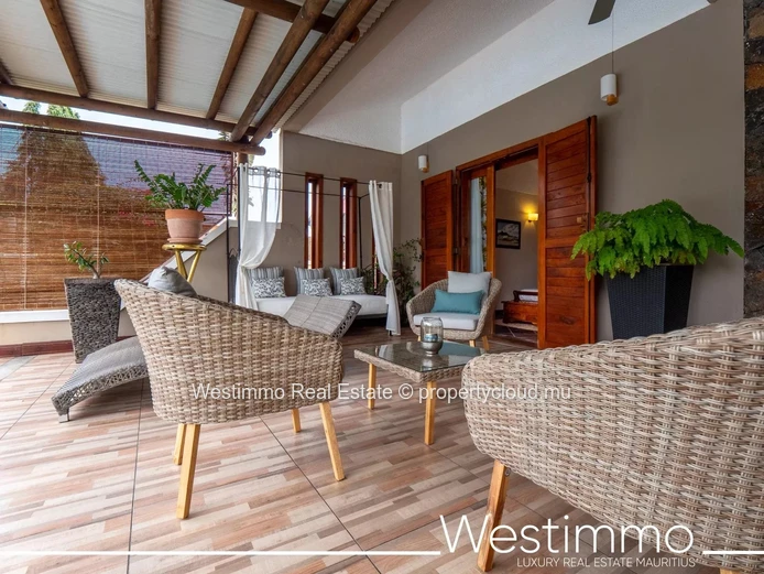 Maison familiale de 5 chambres avec piscine et jardin à Vendre à RIVIERE NOIRE