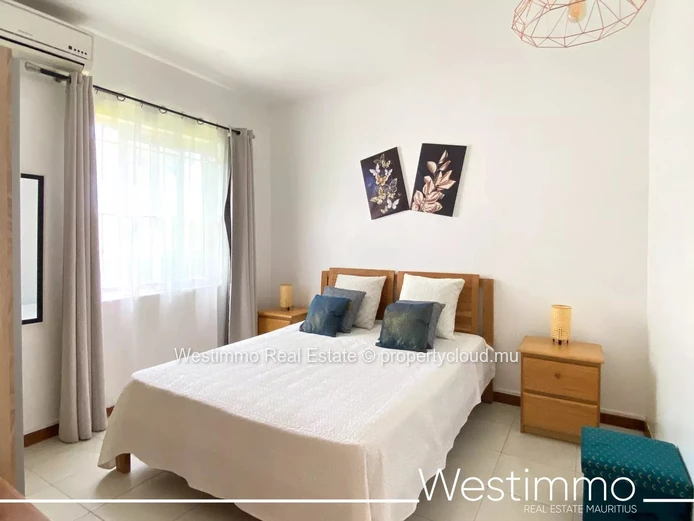 PEREYBERE - For sale magnificent villa with independent flat, large garden and swimming pool