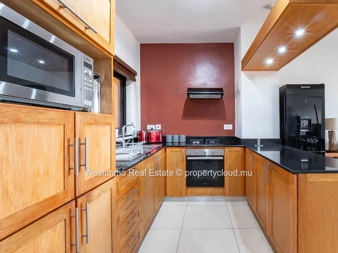 Penthouse en duplex à vendre avec vue mer et montagne, grande terrasse et jacuzzi