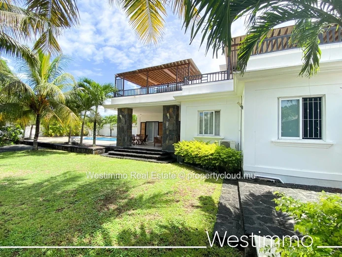 PEREYBERE - For sale magnificent villa with independent flat, large garden and swimming pool