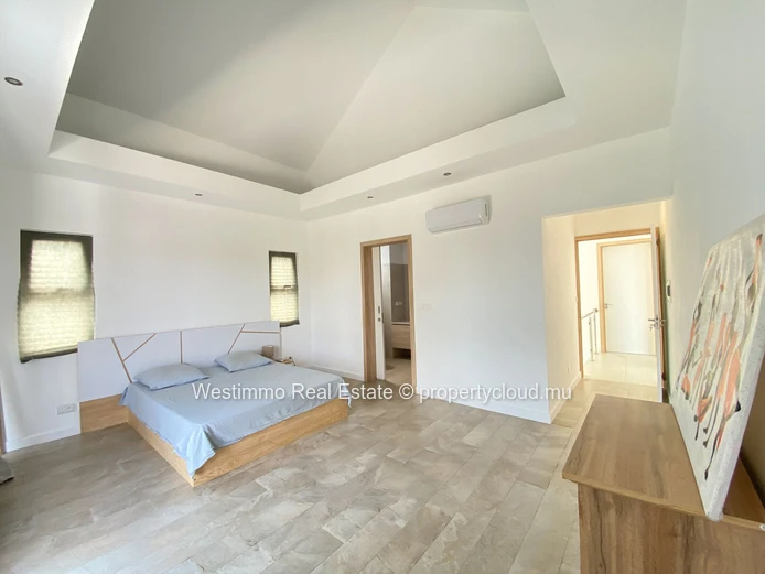 Modern villa for sale in Péreybère near the beach