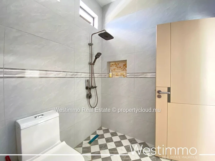GRAND-BAIE CENTRE - Location long terme villa neuve avec piscine.