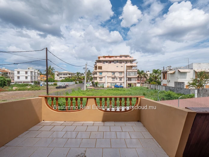 4-bedroom house to renovate near the beach in Flic en Flac