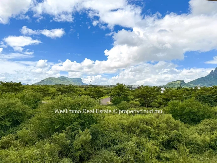 3-bedroom apartment with private rooftop and sea view in Flic en Flac for sale